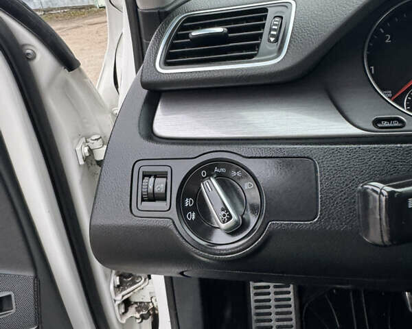 Білий Фольксваген Пассат, об'ємом двигуна 2 л та пробігом 276 тис. км за 12300 $, фото 42 на Automoto.ua
