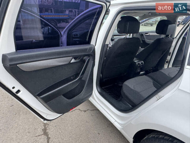 Білий Фольксваген Пассат, об'ємом двигуна 2 л та пробігом 276 тис. км за 12300 $, фото 66 на Automoto.ua