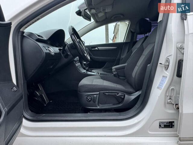 Білий Фольксваген Пассат, об'ємом двигуна 2 л та пробігом 276 тис. км за 12300 $, фото 34 на Automoto.ua