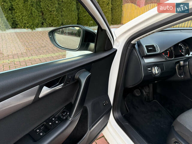 Белый Фольксваген Пассат, объемом двигателя 1.6 л и пробегом 227 тыс. км за 11999 $, фото 39 на Automoto.ua