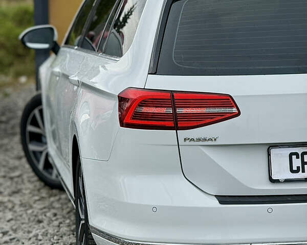 Белый Фольксваген Пассат, объемом двигателя 2 л и пробегом 252 тыс. км за 13999 $, фото 18 на Automoto.ua