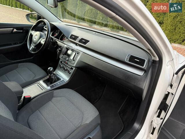 Белый Фольксваген Пассат, объемом двигателя 1.6 л и пробегом 227 тыс. км за 11999 $, фото 71 на Automoto.ua