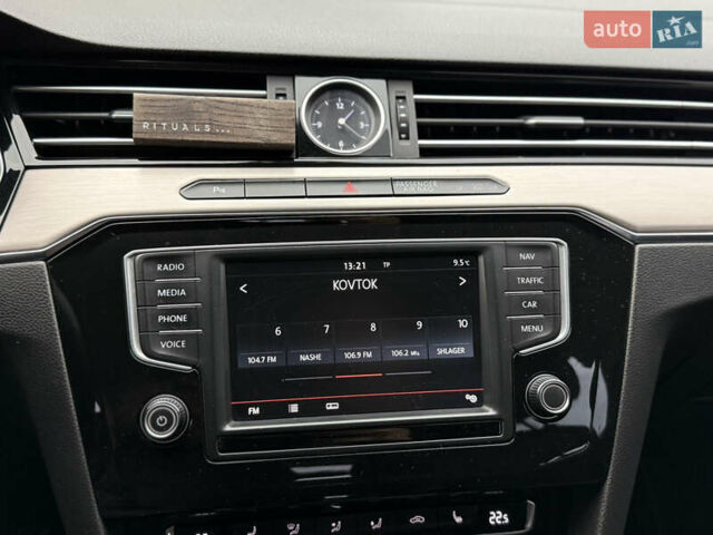 Белый Фольксваген Пассат, объемом двигателя 2 л и пробегом 252 тыс. км за 13999 $, фото 49 на Automoto.ua