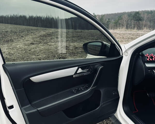 Білий Фольксваген Пассат, об'ємом двигуна 2 л та пробігом 236 тис. км за 15500 $, фото 10 на Automoto.ua