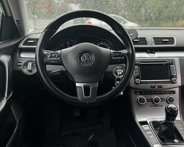 Белый Фольксваген Пассат, объемом двигателя 1.97 л и пробегом 245 тыс. км за 13500 $, фото 10 на Automoto.ua