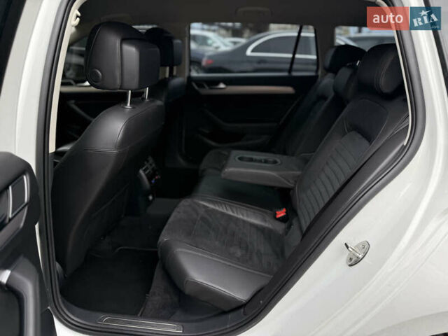 Белый Фольксваген Пассат, объемом двигателя 2 л и пробегом 252 тыс. км за 13999 $, фото 40 на Automoto.ua