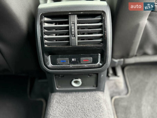 Белый Фольксваген Пассат, объемом двигателя 2 л и пробегом 252 тыс. км за 13999 $, фото 31 на Automoto.ua