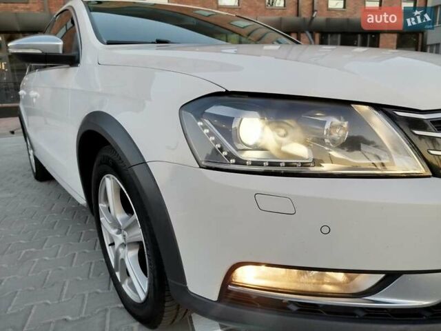 Белый Фольксваген Пассат, объемом двигателя 2 л и пробегом 280 тыс. км за 14200 $, фото 15 на Automoto.ua
