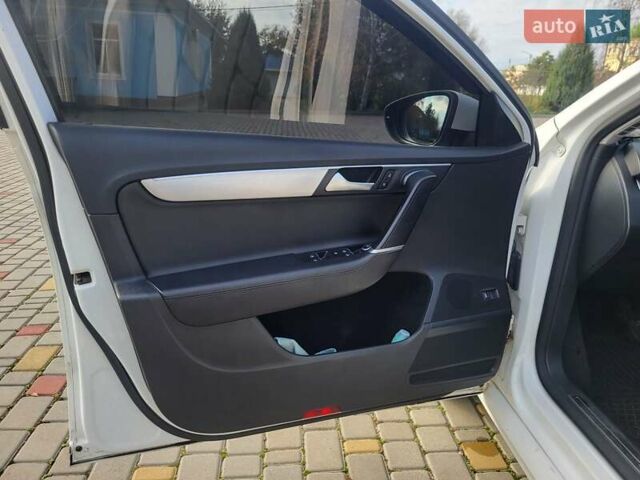 Білий Фольксваген Пассат, об'ємом двигуна 1.6 л та пробігом 284 тис. км за 11000 $, фото 9 на Automoto.ua