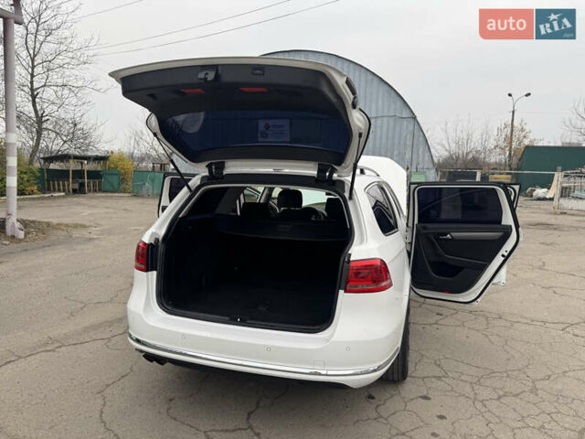 Білий Фольксваген Пассат, об'ємом двигуна 2 л та пробігом 276 тис. км за 12300 $, фото 76 на Automoto.ua