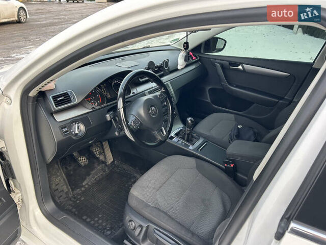 Белый Фольксваген Пассат, объемом двигателя 1.6 л и пробегом 285 тыс. км за 10600 $, фото 9 на Automoto.ua