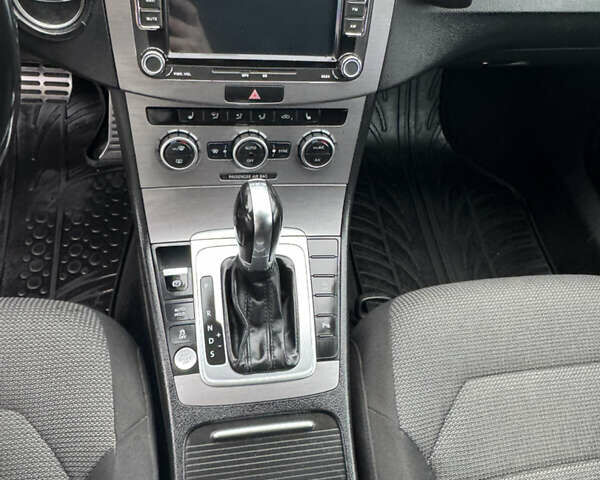 Білий Фольксваген Пассат, об'ємом двигуна 2 л та пробігом 276 тис. км за 12300 $, фото 44 на Automoto.ua