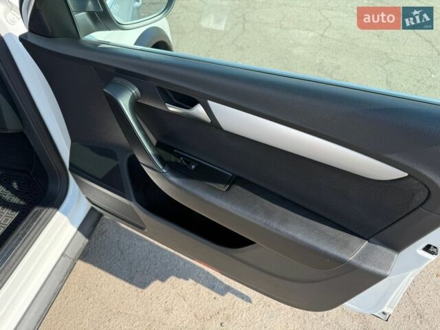 Белый Фольксваген Пассат, объемом двигателя 2 л и пробегом 317 тыс. км за 12700 $, фото 41 на Automoto.ua