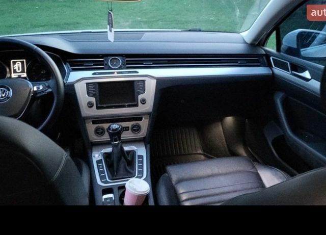 Білий Фольксваген Пассат, об'ємом двигуна 1.97 л та пробігом 278 тис. км за 12500 $, фото 9 на Automoto.ua