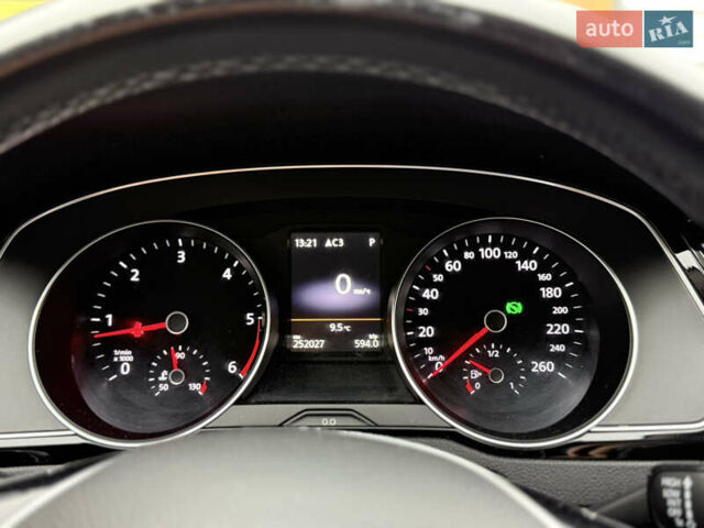 Белый Фольксваген Пассат, объемом двигателя 2 л и пробегом 252 тыс. км за 13999 $, фото 46 на Automoto.ua