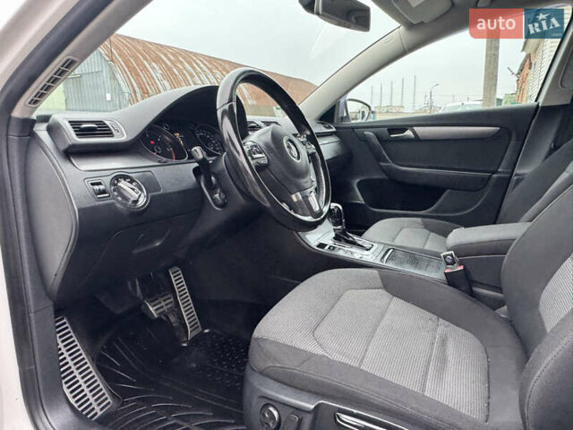 Білий Фольксваген Пассат, об'ємом двигуна 2 л та пробігом 276 тис. км за 12300 $, фото 36 на Automoto.ua