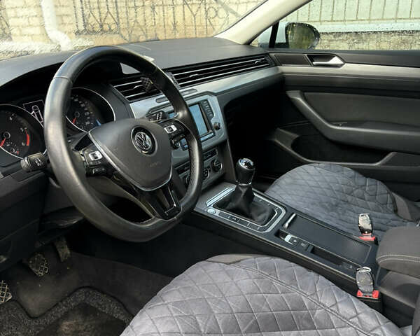 Белый Фольксваген Пассат, объемом двигателя 1.97 л и пробегом 362 тыс. км за 12900 $, фото 12 на Automoto.ua