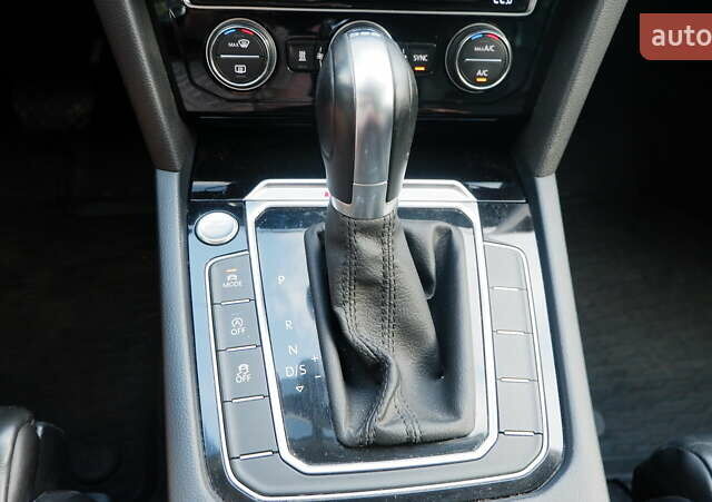 Белый Фольксваген Пассат, объемом двигателя 2 л и пробегом 280 тыс. км за 16400 $, фото 24 на Automoto.ua