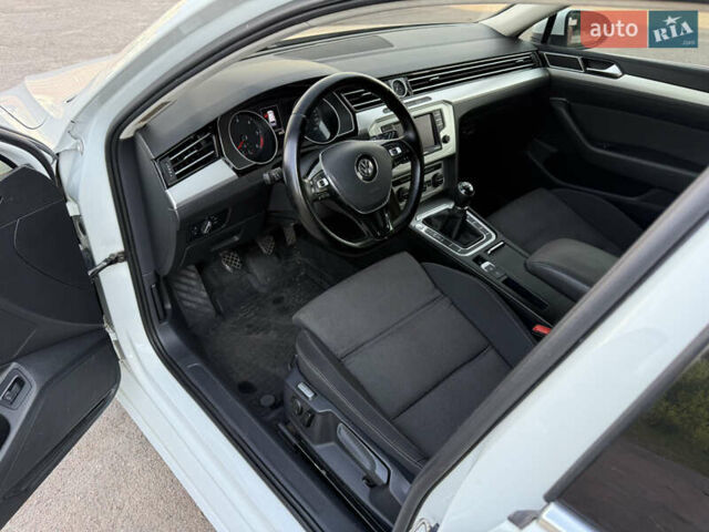 Білий Фольксваген Пассат, об'ємом двигуна 2 л та пробігом 330 тис. км за 11500 $, фото 18 на Automoto.ua