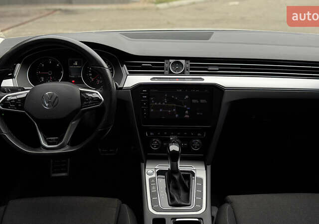 Білий Фольксваген Пассат, об'ємом двигуна 1.97 л та пробігом 301 тис. км за 14999 $, фото 12 на Automoto.ua