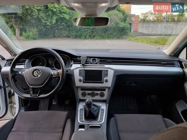 Белый Фольксваген Пассат, объемом двигателя 1.6 л и пробегом 267 тыс. км за 12750 $, фото 39 на Automoto.ua