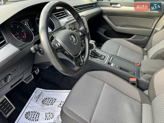 Белый Фольксваген Пассат, объемом двигателя 2 л и пробегом 291 тыс. км за 13500 $, фото 29 на Automoto.ua