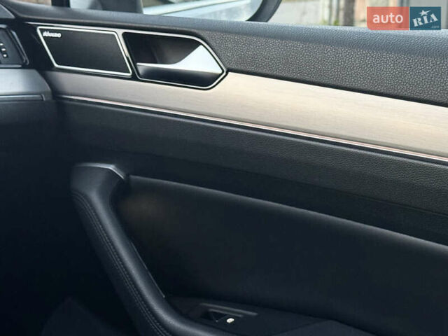 Білий Фольксваген Пассат, об'ємом двигуна 2 л та пробігом 215 тис. км за 16999 $, фото 56 на Automoto.ua