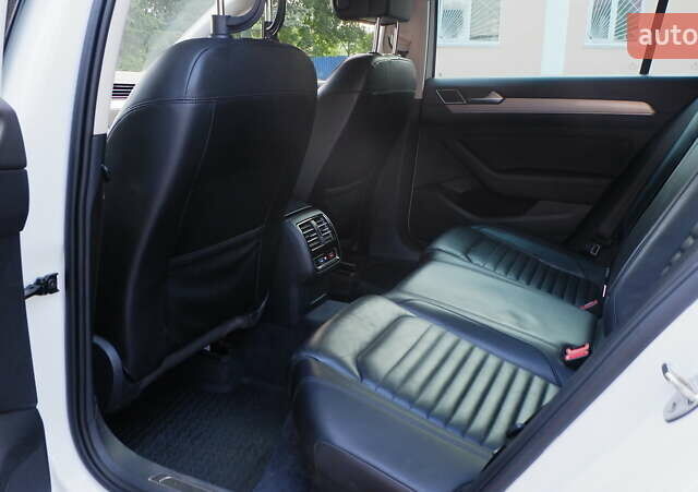 Белый Фольксваген Пассат, объемом двигателя 2 л и пробегом 280 тыс. км за 16400 $, фото 57 на Automoto.ua