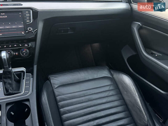 Білий Фольксваген Пассат, об'ємом двигуна 2 л та пробігом 215 тис. км за 16999 $, фото 39 на Automoto.ua