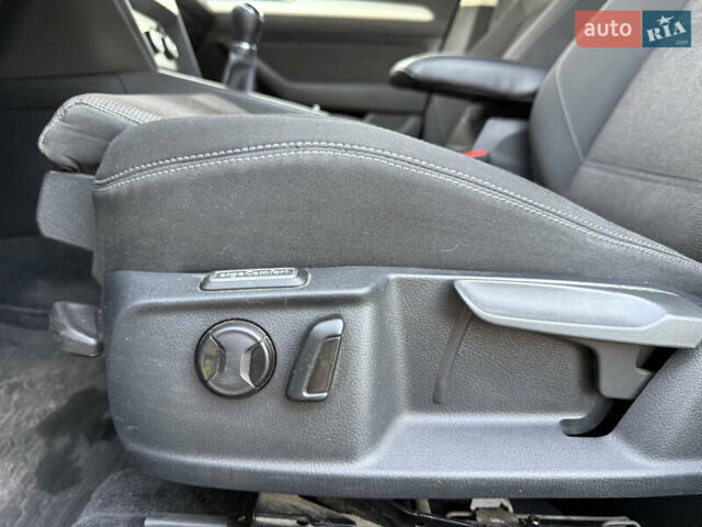 Білий Фольксваген Пассат, об'ємом двигуна 2 л та пробігом 330 тис. км за 11500 $, фото 24 на Automoto.ua