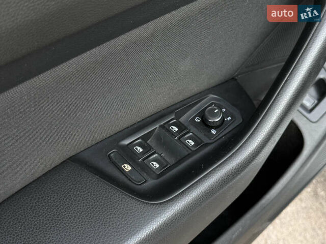 Білий Фольксваген Пассат, об'ємом двигуна 2 л та пробігом 330 тис. км за 11500 $, фото 23 на Automoto.ua