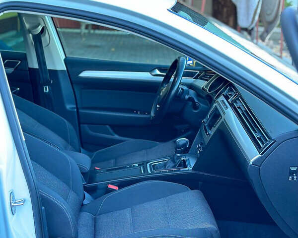 Белый Фольксваген Пассат, объемом двигателя 1.97 л и пробегом 184 тыс. км за 16500 $, фото 24 на Automoto.ua