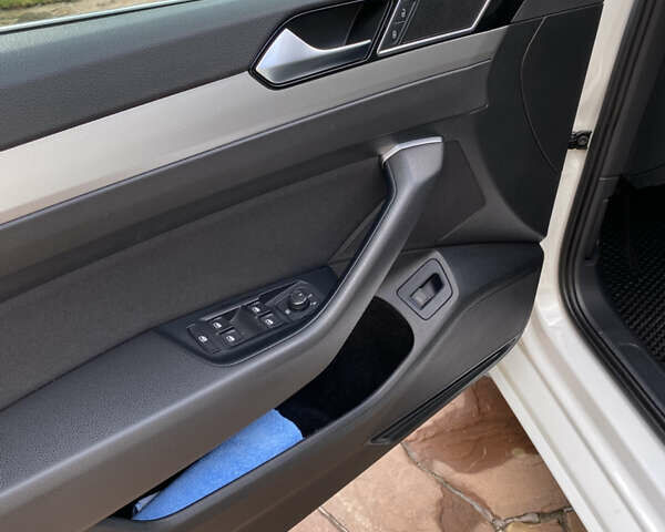 Белый Фольксваген Пассат, объемом двигателя 1.97 л и пробегом 258 тыс. км за 14900 $, фото 9 на Automoto.ua