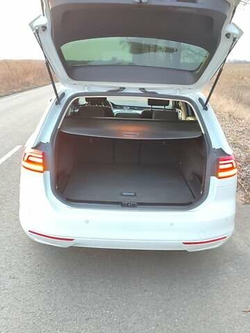 Белый Фольксваген Пассат, объемом двигателя 2 л и пробегом 270 тыс. км за 15000 $, фото 27 на Automoto.ua