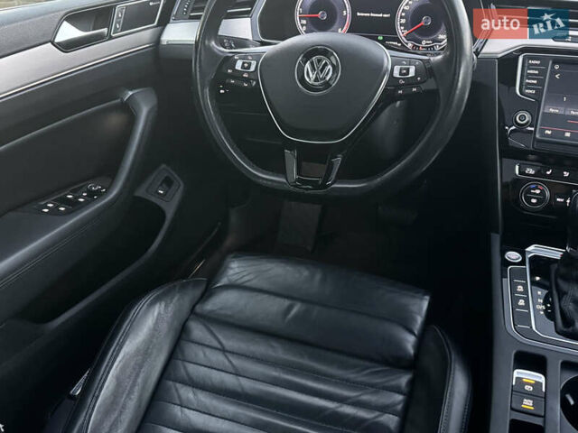 Білий Фольксваген Пассат, об'ємом двигуна 2 л та пробігом 215 тис. км за 16999 $, фото 38 на Automoto.ua