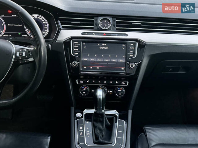 Білий Фольксваген Пассат, об'ємом двигуна 2 л та пробігом 215 тис. км за 16999 $, фото 36 на Automoto.ua