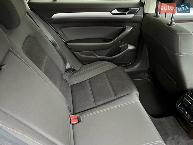 Белый Фольксваген Пассат, объемом двигателя 1.6 л и пробегом 221 тыс. км за 15500 $, фото 27 на Automoto.ua