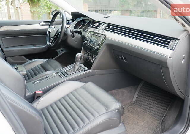 Белый Фольксваген Пассат, объемом двигателя 2 л и пробегом 280 тыс. км за 16400 $, фото 33 на Automoto.ua