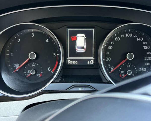 Белый Фольксваген Пассат, объемом двигателя 1.97 л и пробегом 308 тыс. км за 10554 $, фото 10 на Automoto.ua