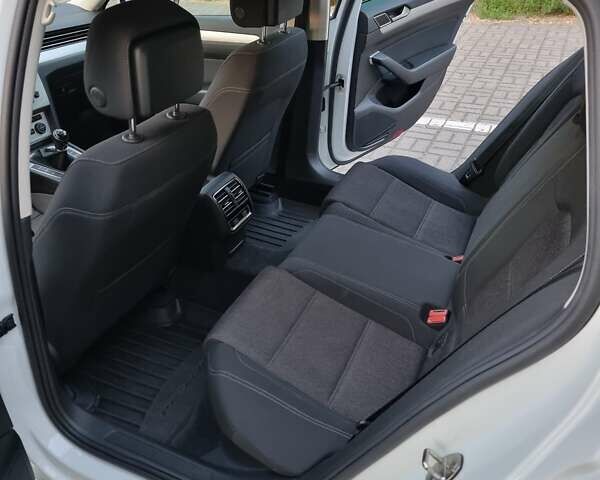 Белый Фольксваген Пассат, объемом двигателя 1.6 л и пробегом 267 тыс. км за 12750 $, фото 36 на Automoto.ua