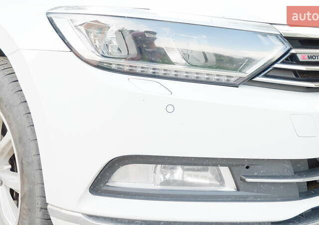 Белый Фольксваген Пассат, объемом двигателя 2 л и пробегом 280 тыс. км за 16400 $, фото 7 на Automoto.ua