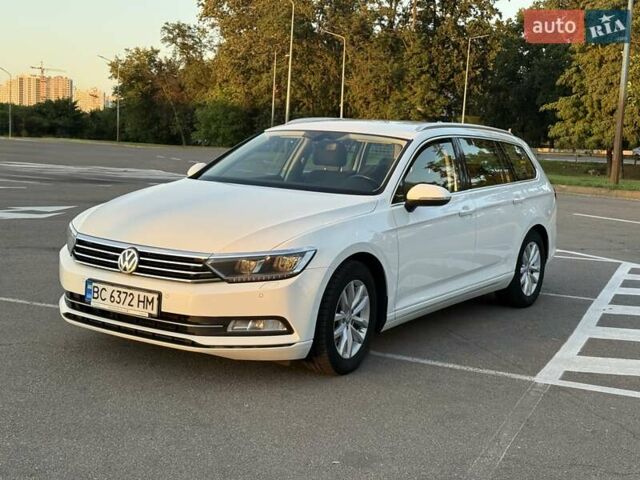 Белый Фольксваген Пассат, объемом двигателя 1.97 л и пробегом 292 тыс. км за 14000 $, фото 1 на Automoto.ua