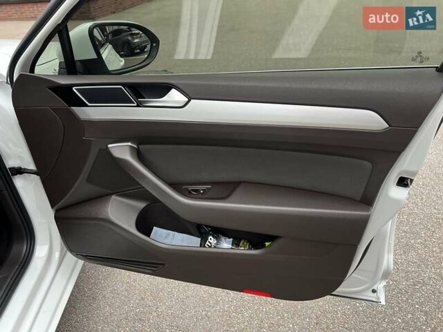 Белый Фольксваген Пассат, объемом двигателя 1.6 л и пробегом 221 тыс. км за 15500 $, фото 20 на Automoto.ua