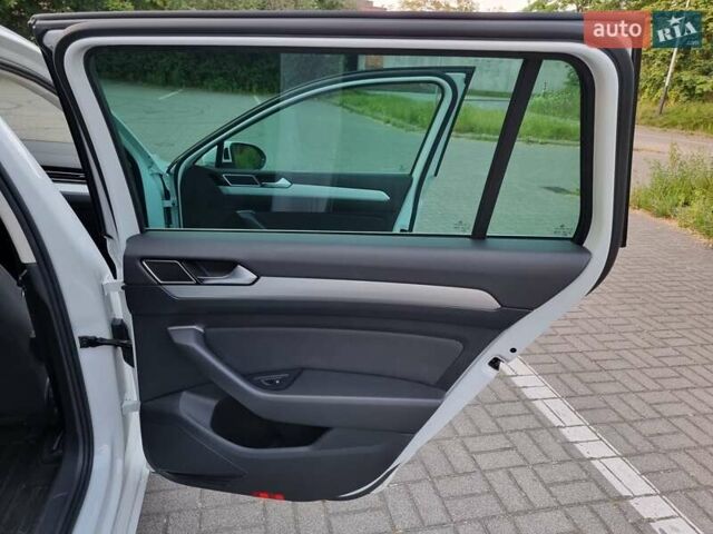 Белый Фольксваген Пассат, объемом двигателя 1.6 л и пробегом 267 тыс. км за 12750 $, фото 24 на Automoto.ua