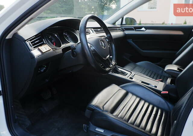 Белый Фольксваген Пассат, объемом двигателя 2 л и пробегом 280 тыс. км за 16400 $, фото 59 на Automoto.ua