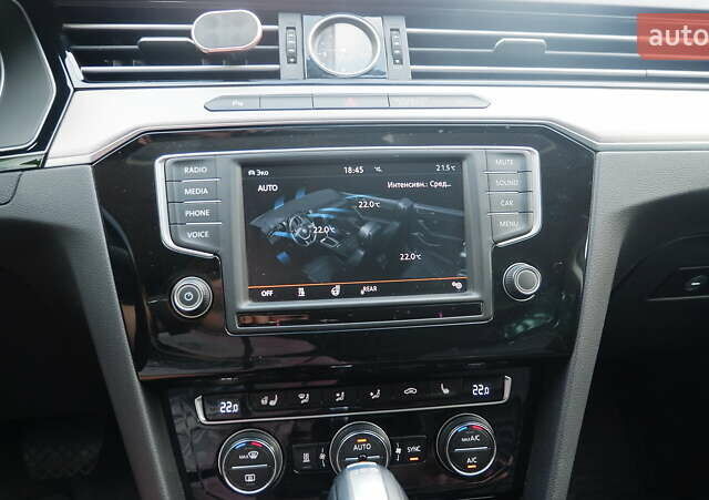 Белый Фольксваген Пассат, объемом двигателя 2 л и пробегом 280 тыс. км за 16400 $, фото 18 на Automoto.ua