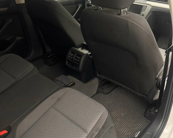 Білий Фольксваген Пассат, об'ємом двигуна 1.97 л та пробігом 312 тис. км за 13200 $, фото 12 на Automoto.ua