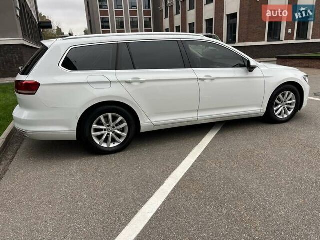 Белый Фольксваген Пассат, объемом двигателя 1.6 л и пробегом 221 тыс. км за 15500 $, фото 2 на Automoto.ua