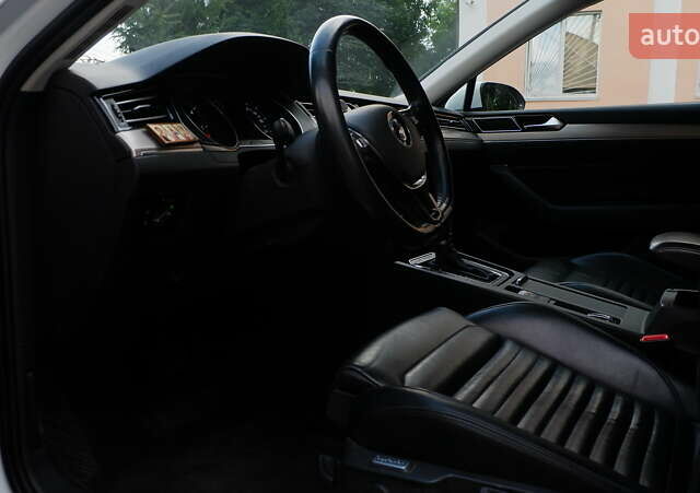 Белый Фольксваген Пассат, объемом двигателя 2 л и пробегом 280 тыс. км за 16400 $, фото 15 на Automoto.ua