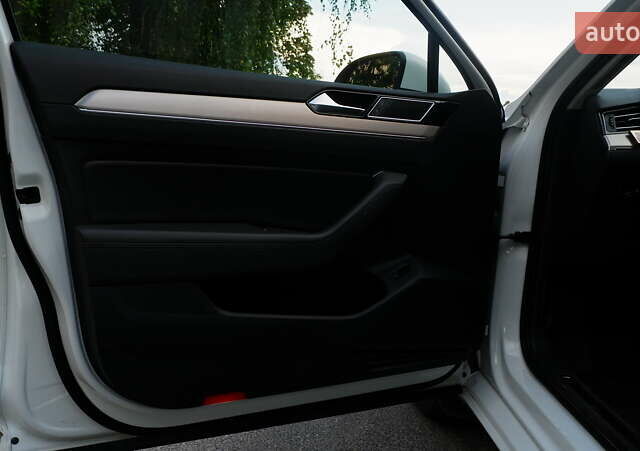 Белый Фольксваген Пассат, объемом двигателя 2 л и пробегом 280 тыс. км за 16400 $, фото 14 на Automoto.ua